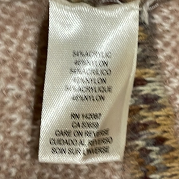 Simply Noelle Cape with a hood OS - Picture 5 of 5